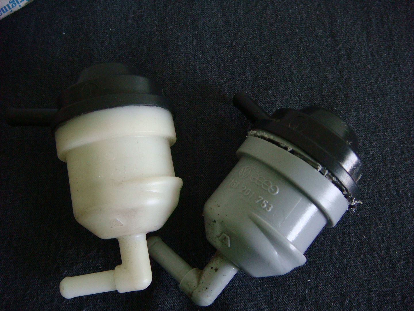 Fuel Gravity breather valve 161 201 753 A.